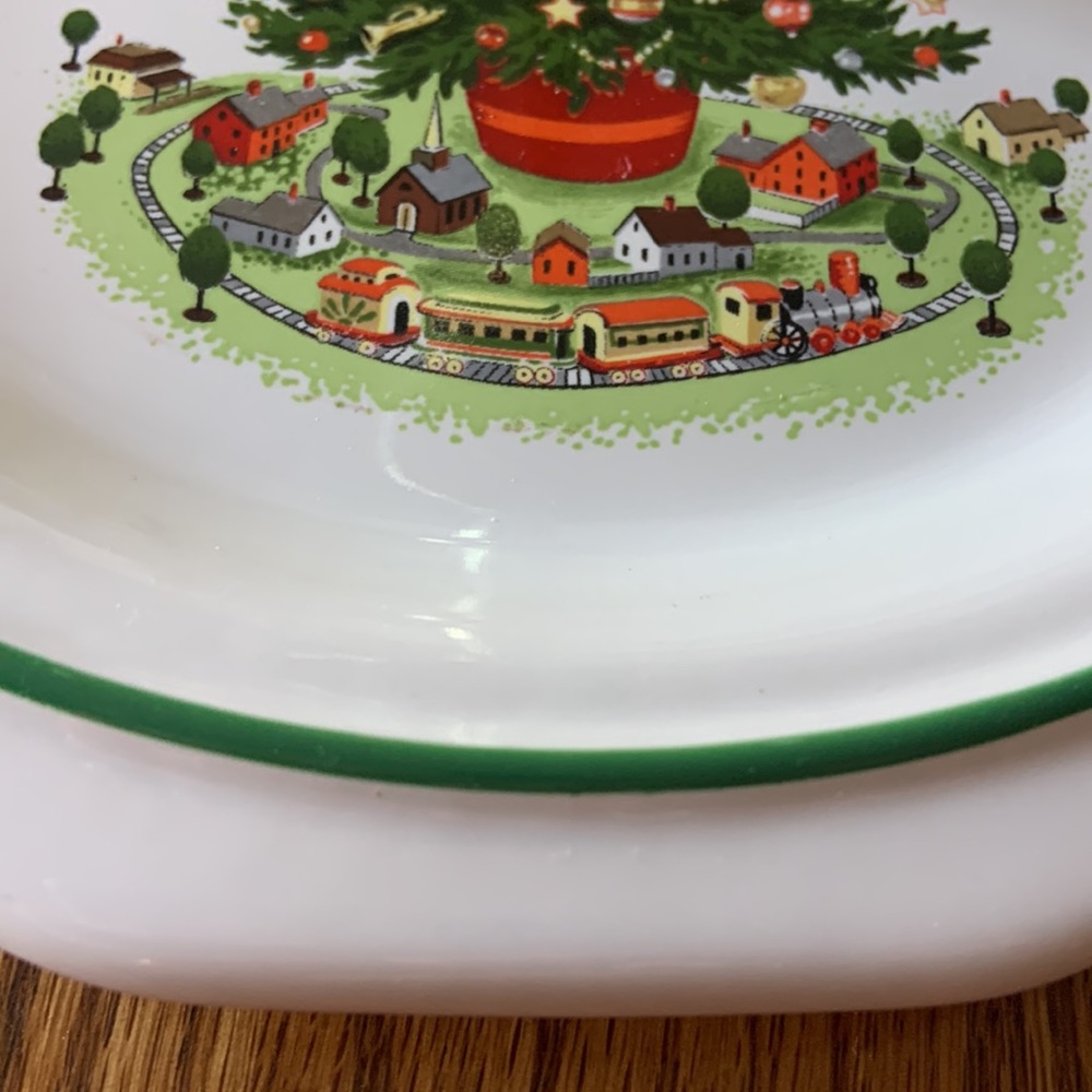 Pfaltzgraff Christmas 8 1/2” serving plate - Picture 3 of 6